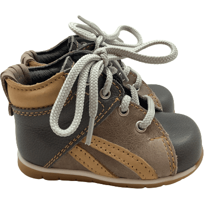 Petits Pieds Toddler Boy's Pre-Walker Shoes: Taupe: Size 18EE