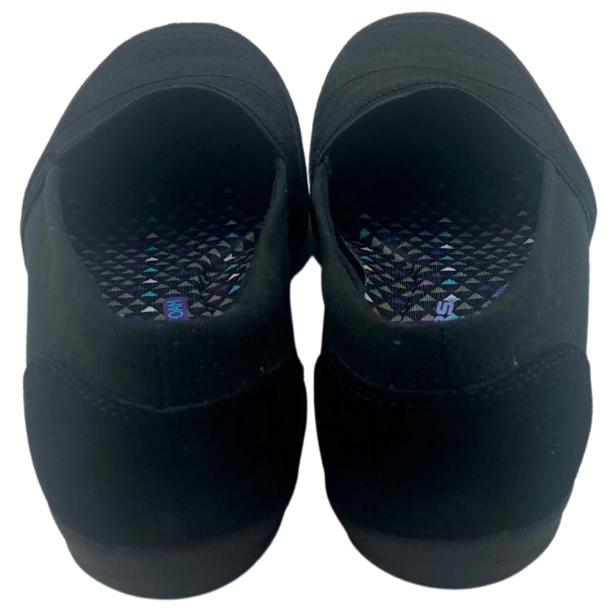 Skechers: Women's Shoe / Relaxed Fit / Slip On / Memory Foam / Black / Size 6