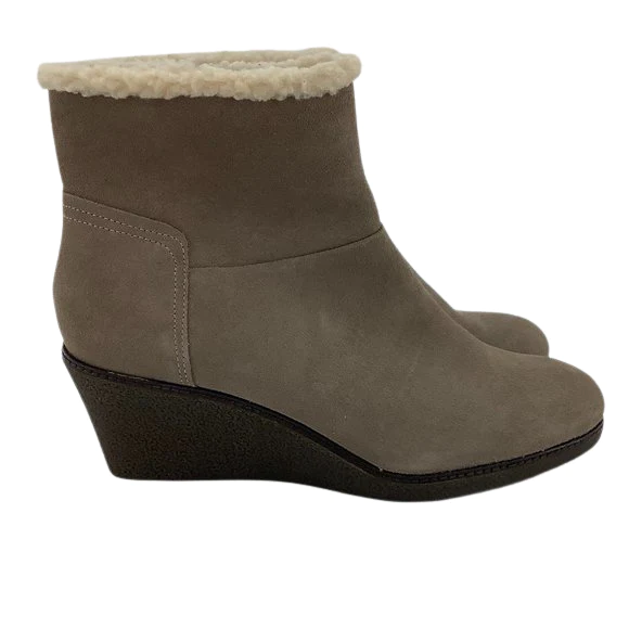 Hush Puppies Women's Ankle Boots / Taupe / Size 8 **LIKE NEW**