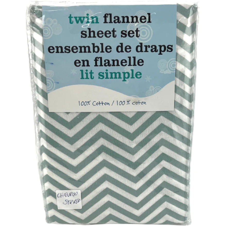 Twin Flannel Sheet Set: Cheveron Stripes / Green & White